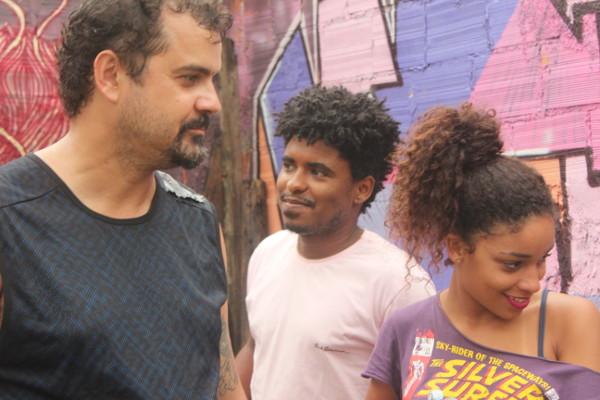Mate Com Angu filmando curta novo no Meeting of Favela - Cacau Amaral e atores